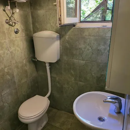 Apartment 3 *
